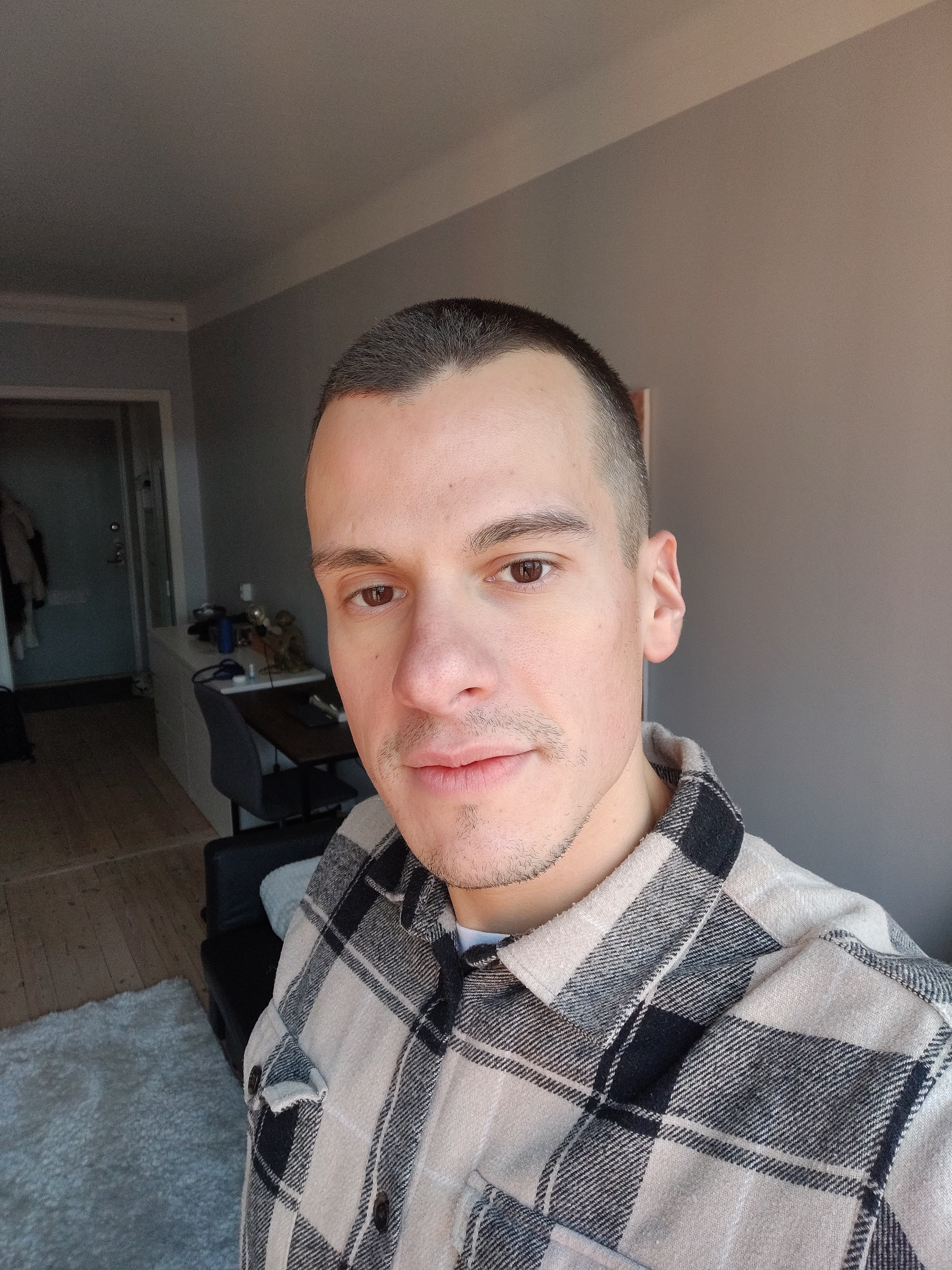 Selfie caricate per generare foto curriculum IA e foto professionale con FotoCurriculumPro 1